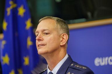 Comandante della Nato: "Non vogliamo la guerra ma se attaccati combatteremo"