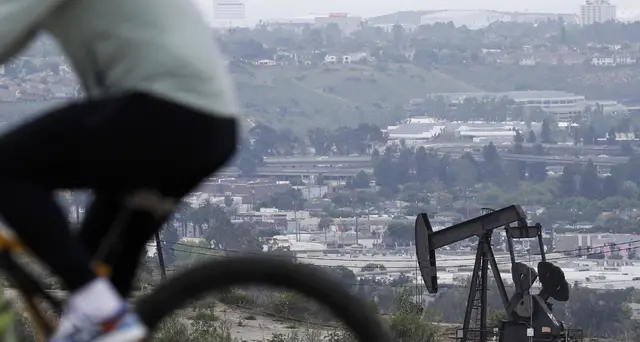 Petrolio: in netto rialzo, Brent a 123,32 dollari (+1,36%)