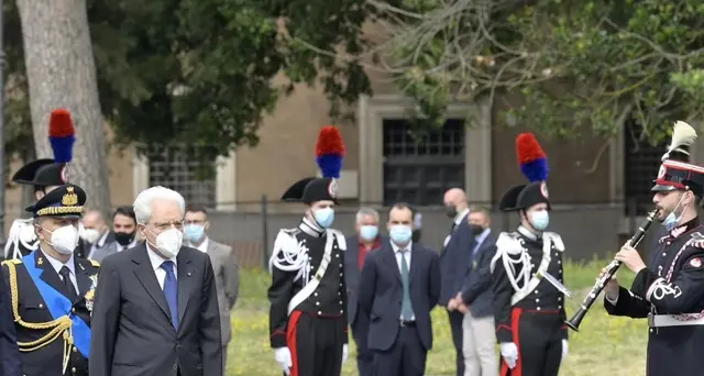 2 Giugno: Mattarella depone corona all'Altare della Patria
