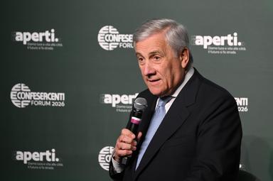 Tajani, 'sulla sanità pensiamo a una card per le spese mediche degli anziani'