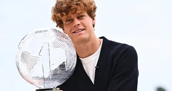 Sinner è numero 1, premiato a Monte Carlo: «Felice del primato, punto a migliorare sempre»