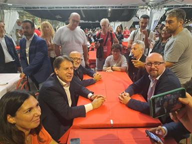 Conte, Meloni è entrata nel mondo Maga, è sovranista della domenica