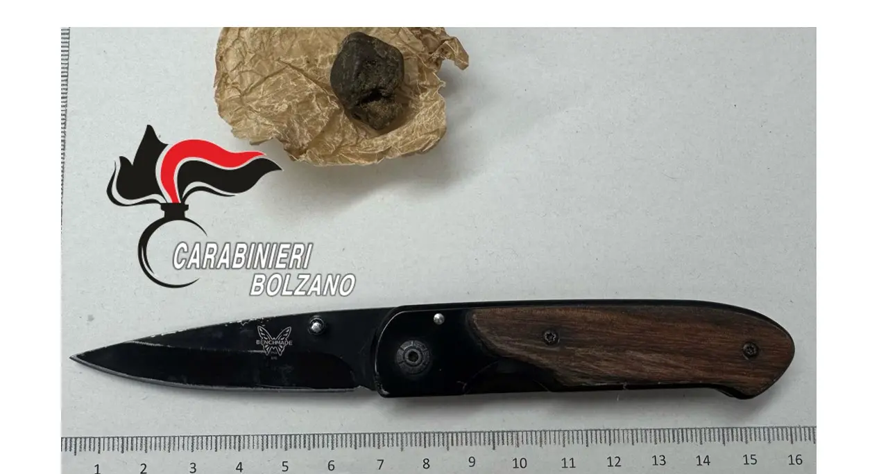 Laives, due giovanissimi nei guai: i Carabinieri sequestrati un coltello e dell’hashish