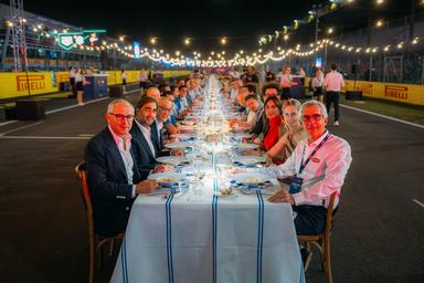 F1: prima di sfidarsi a Monza, i piloti a cena insieme sul rettilineo