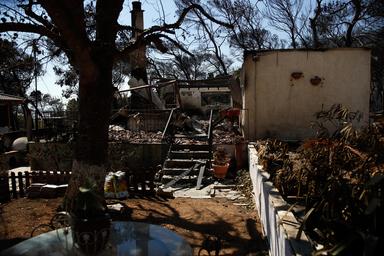 Incendio a ovest di Atene, 'situazione in miglioramento'