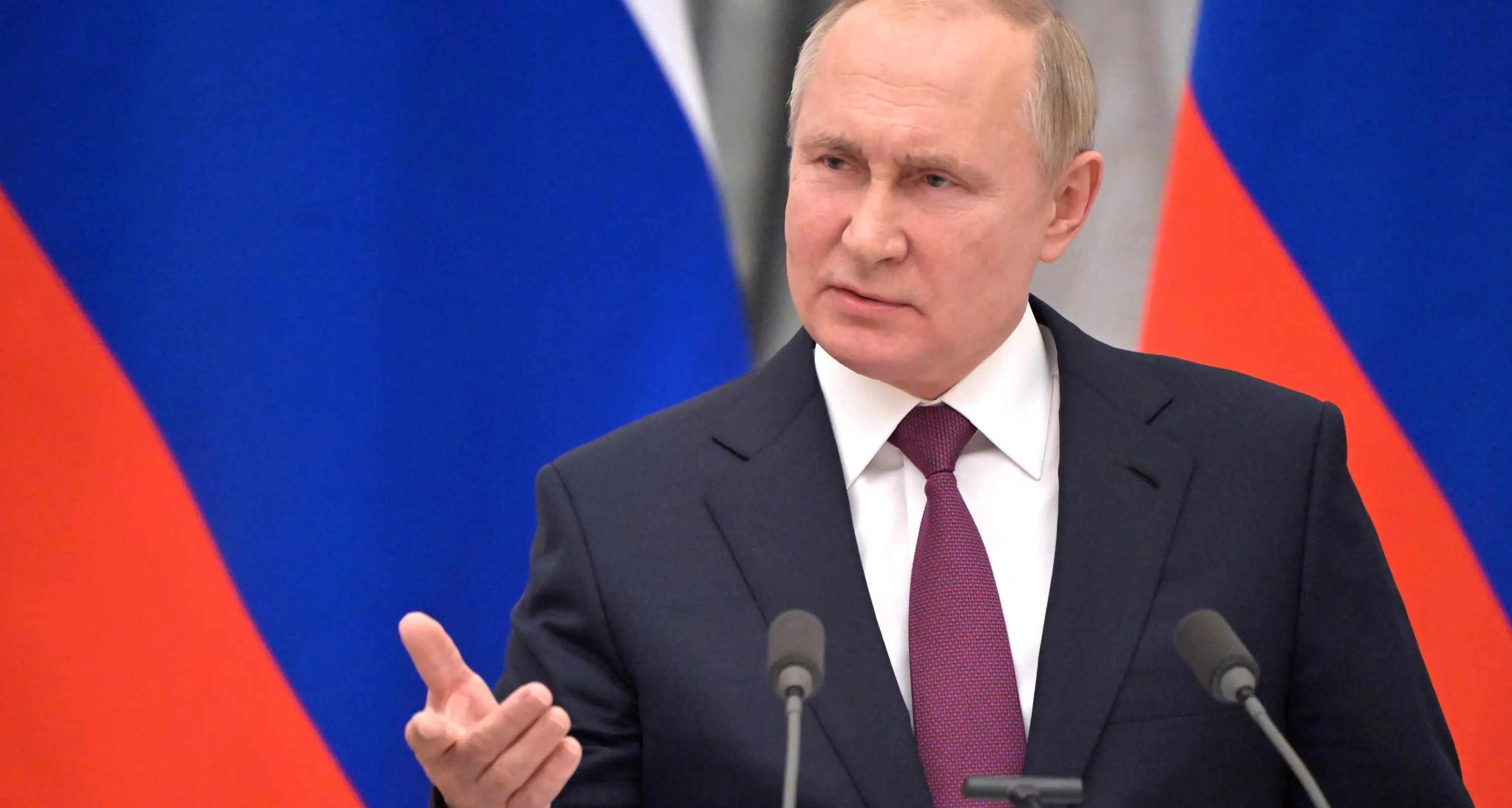 «Putin ha un tumore alla tiroide». Ma il Cremlino smentisce