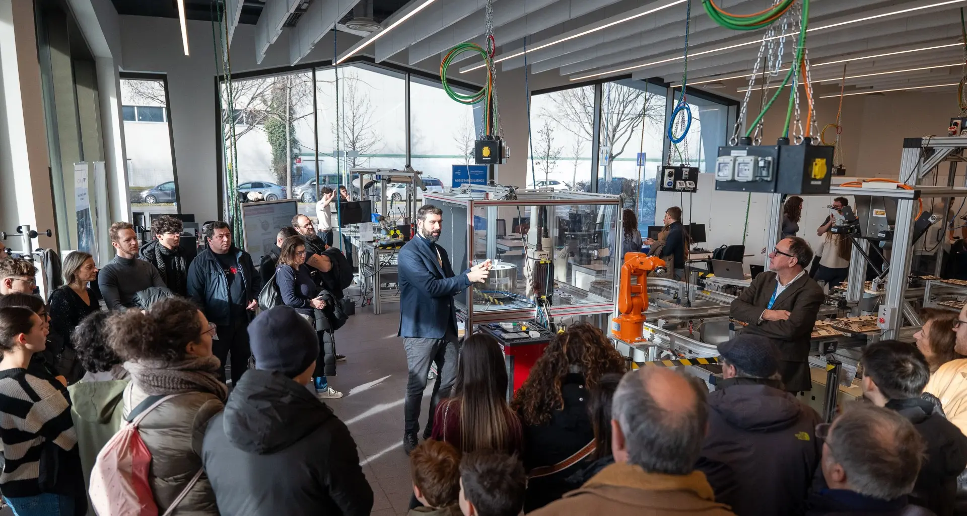 Bolzano, famiglie con bambini e aspiranti studenti: in 500 all’open day di Ingegneria