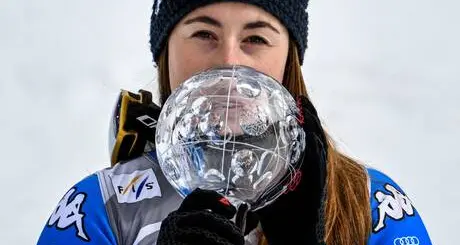 Sofia Goggia, addio alla quinta coppa di discesa: «Stagione finita, ma mi rialzerò anche questa volta»