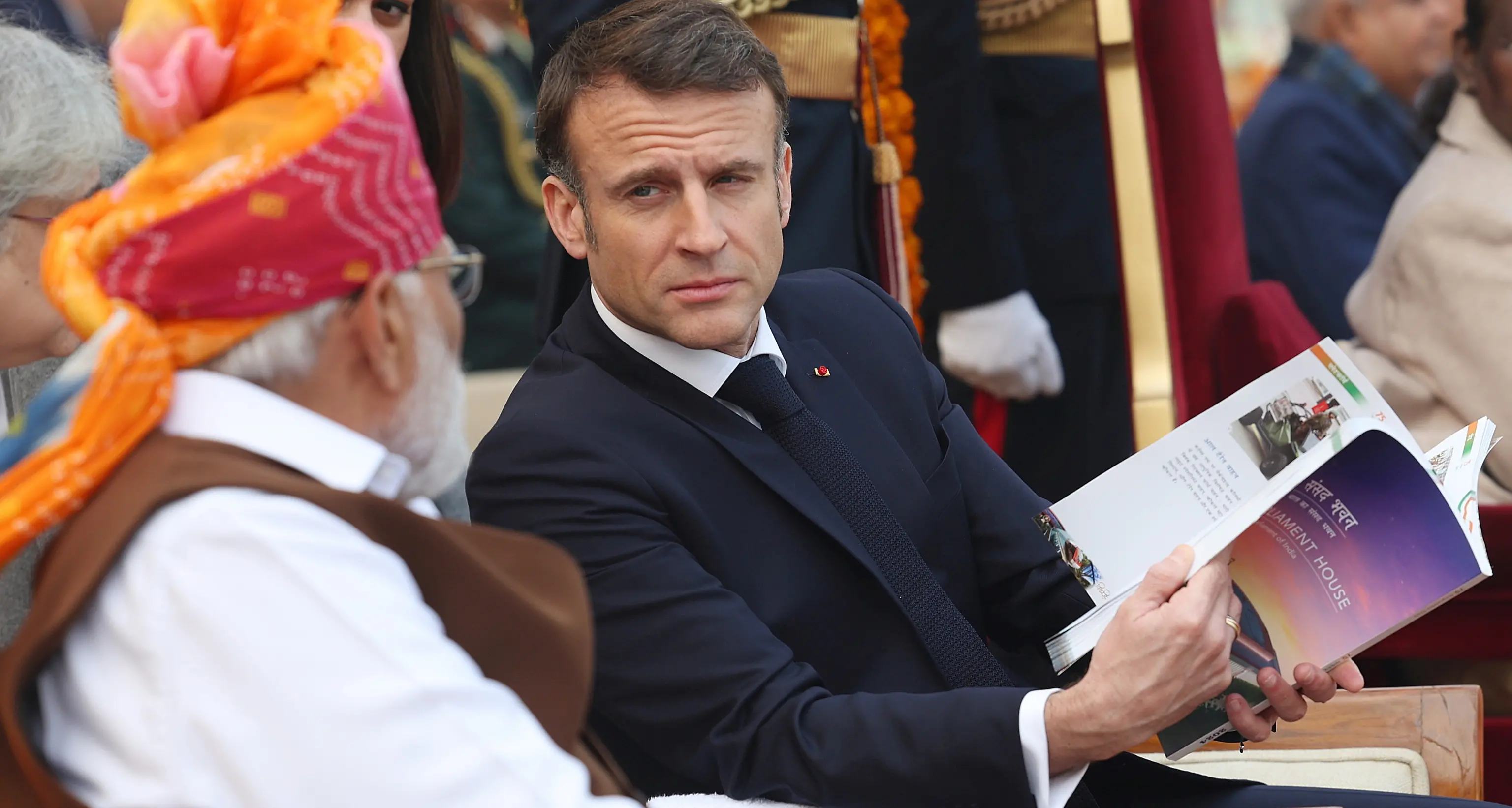 Francia: Macron promulga la legge sull'immigrazione