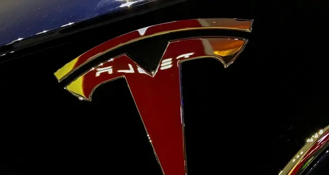 Tesla, agenzia sicurezza Usa chiede richiamo 158 mila auto