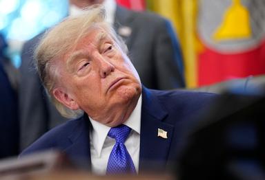 Bufera su Trump per lo spot pagato dai contribuenti, 'repubblica delle banane'