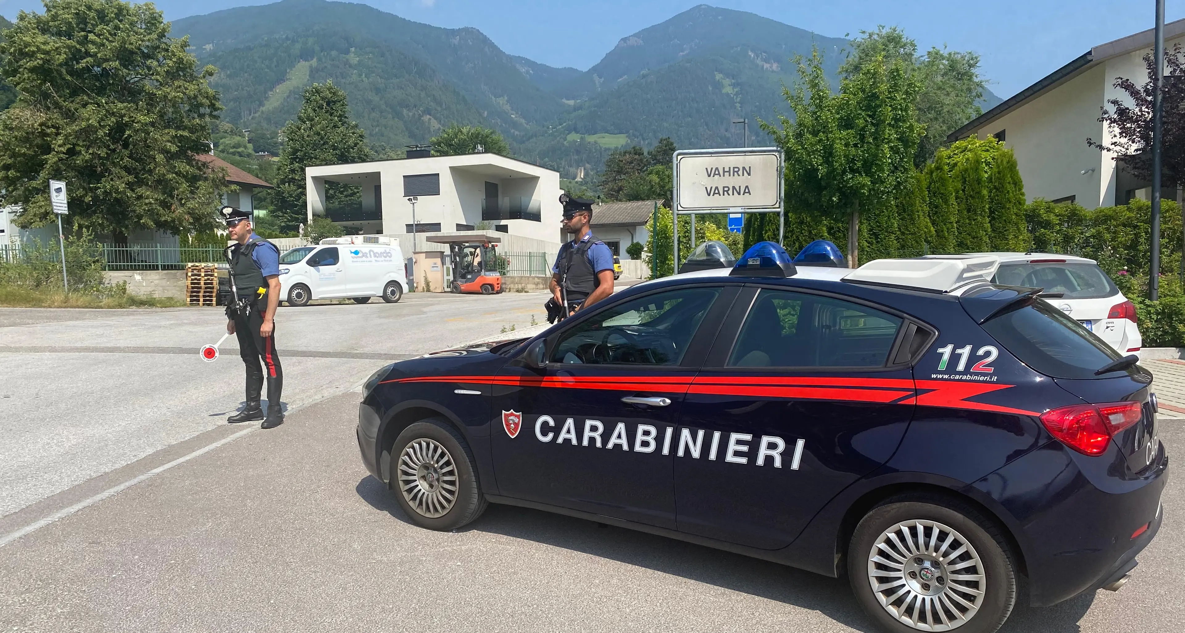 Ruba una ebike da 7mila euro e tenta un’estorsione alla proprietaria: arrestato in centro a Bressanone