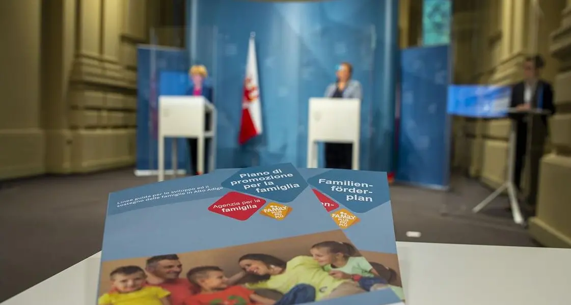 L’Alto Adige punta a diventare “il paese a misura delle famiglie”: al via il piano della Provincia
