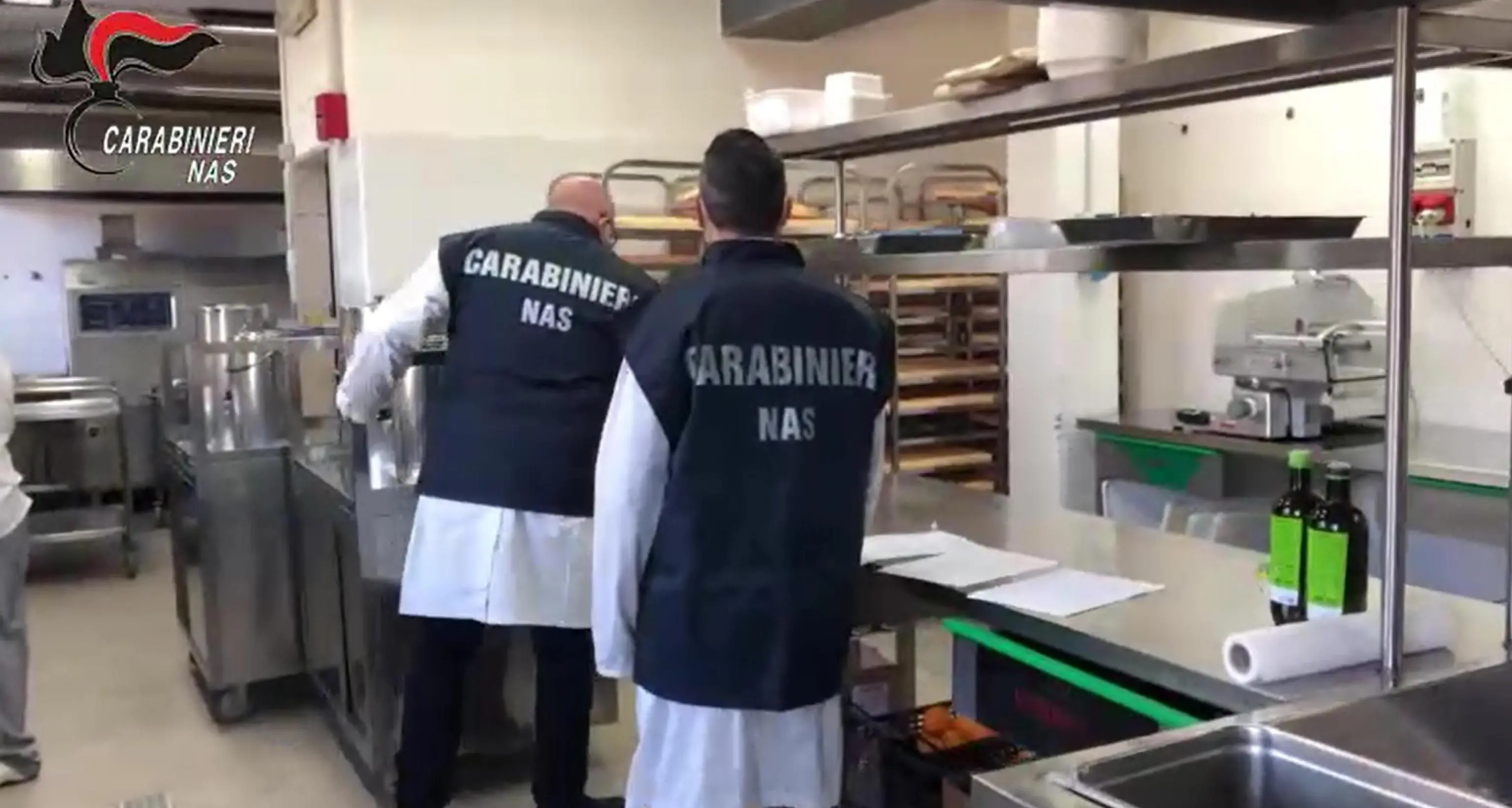Un anno di verifiche Nas: sequestrate 12,8 tonnellate di alimenti non idonei al consumo e sanzioni per 288mila euro