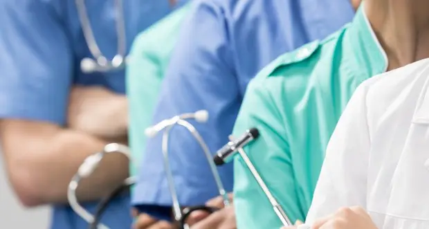 Giovani medici: 700 euro in più ma per tre anni in Alto Adige