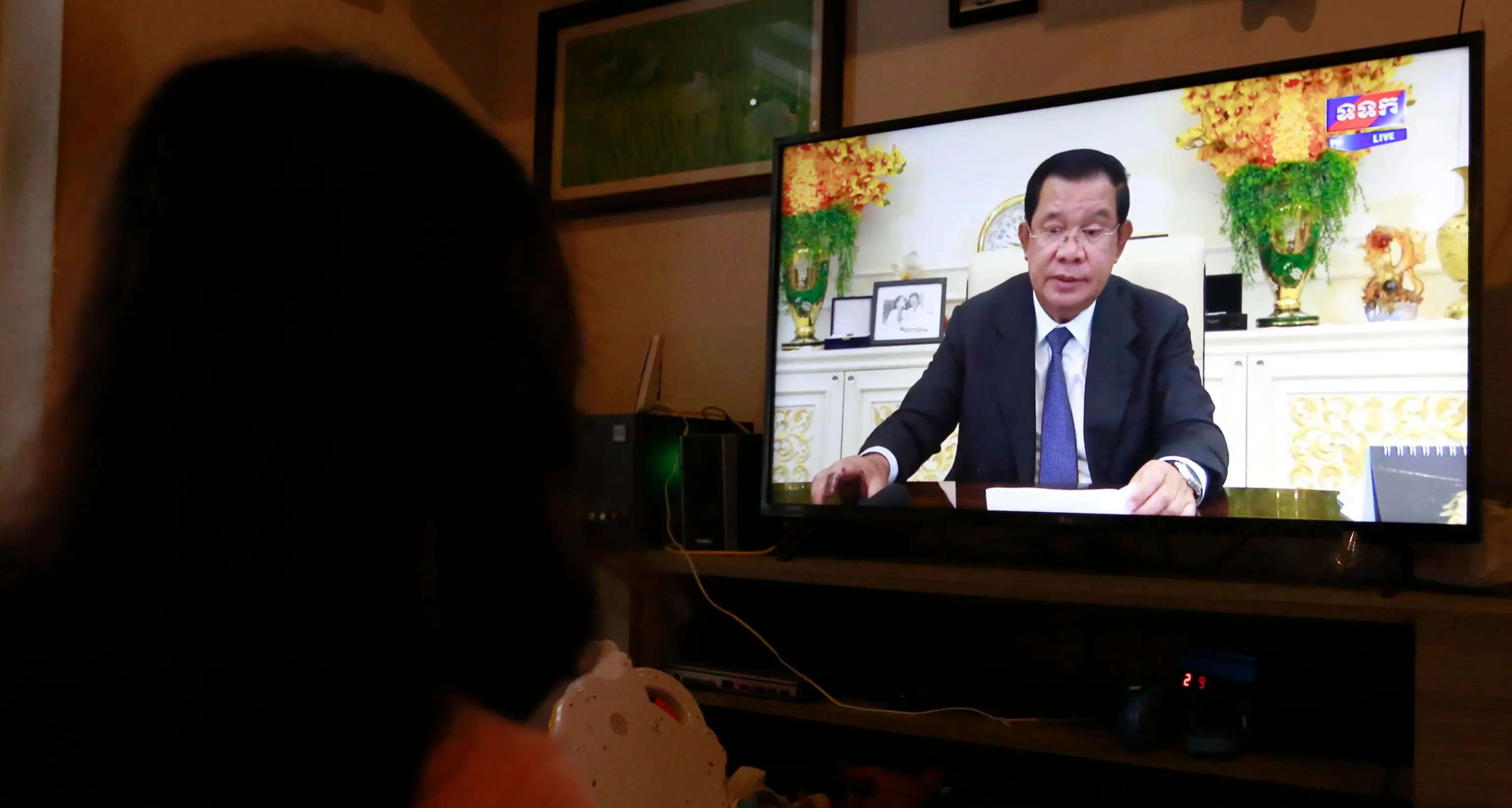 Cambogia: premier Hun Sen lascia il potere al figlio