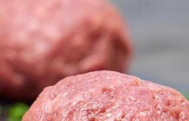 Trump annuncia esenzione temporanea dazi su importazioni di carne