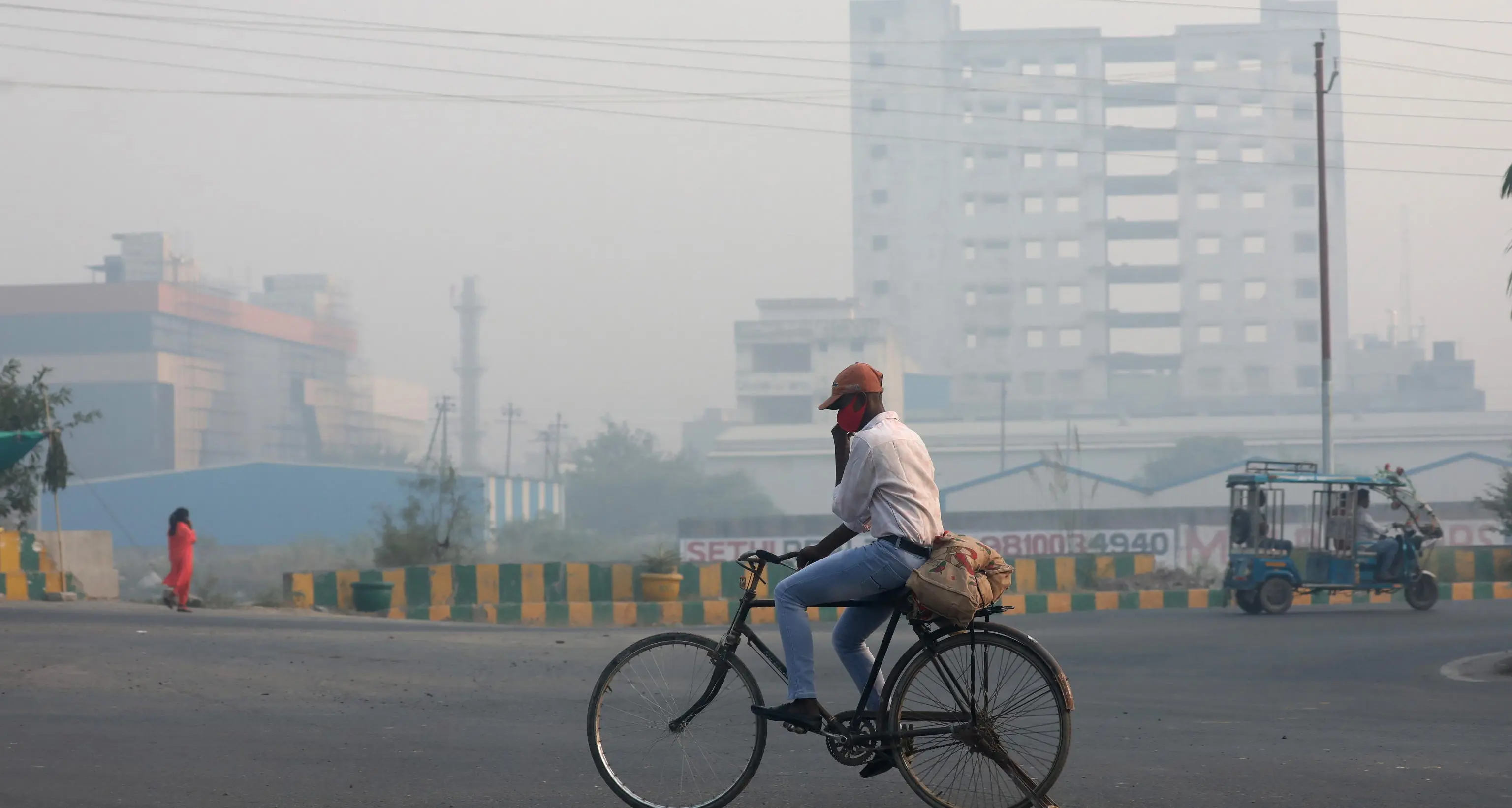 India: smog persiste, prolungata la chiusura delle scuole