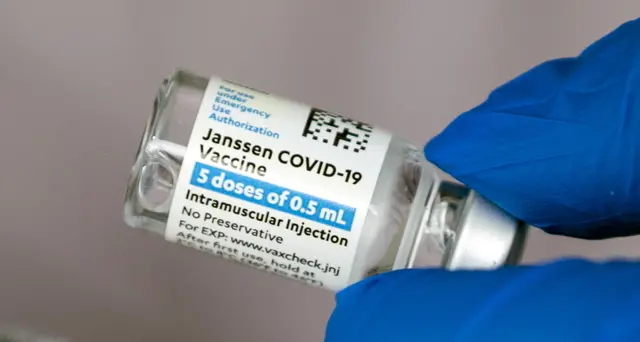 Ema, possibili legami tra il vaccino J&J e le trombosi rare