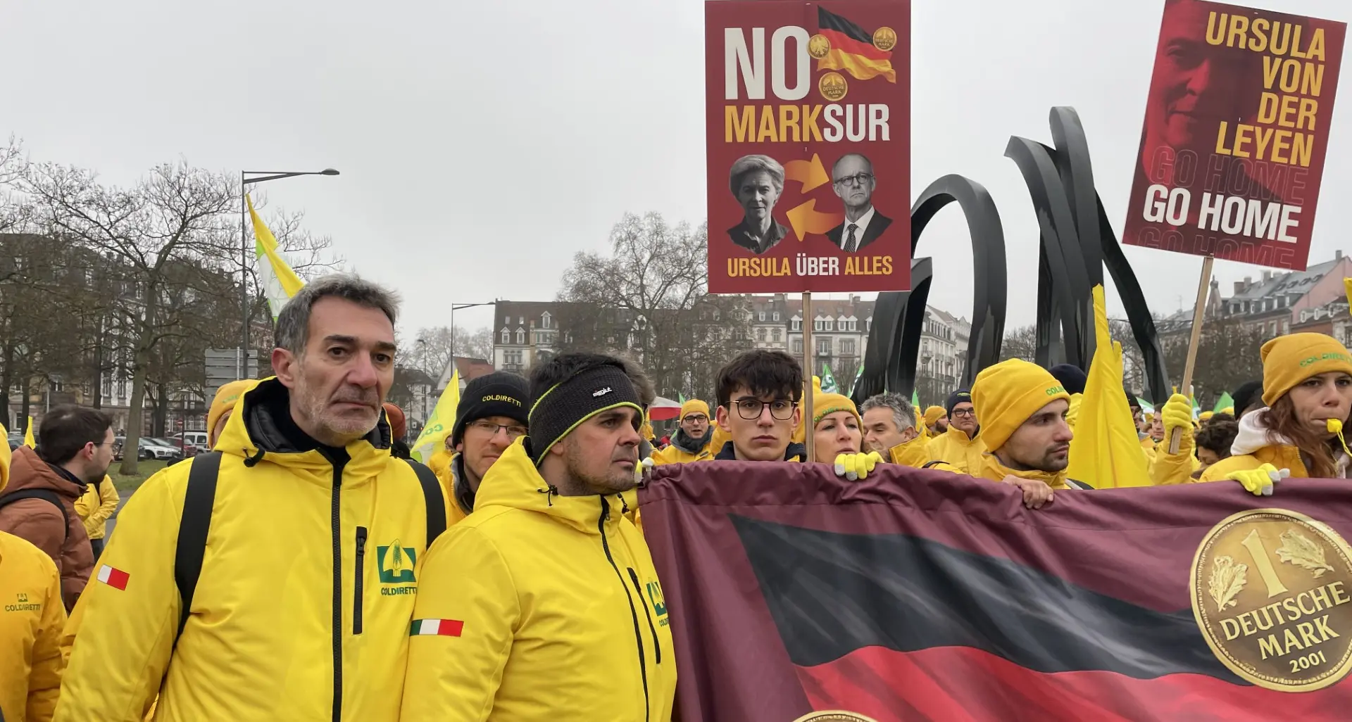 Gli agricoltori del Trentino Alto Adige a Strasburgo: «Fermare le importazioni sleali di cibi e fare più controlli»