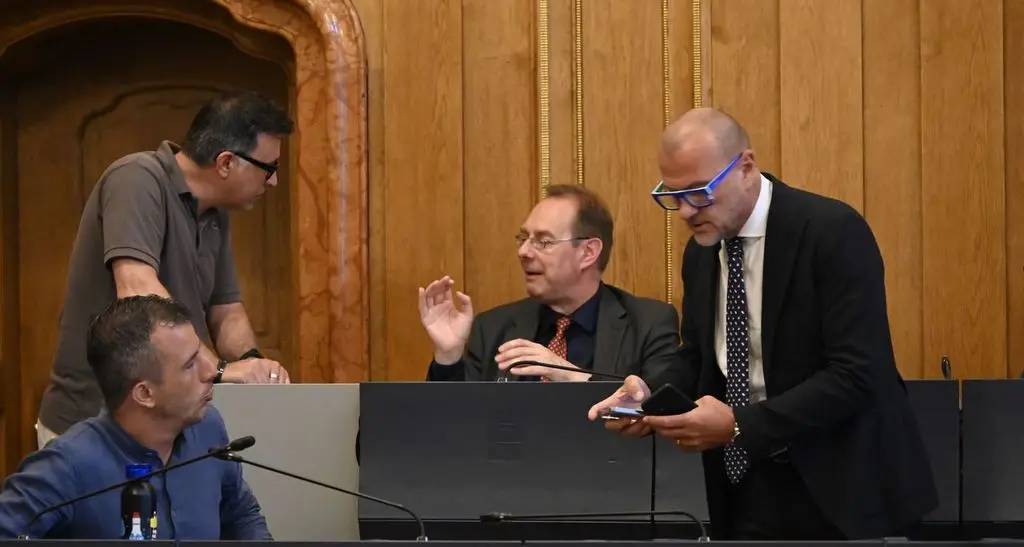 Il presidente Vettori si scusa, l’opposizione “grazia” la giunta