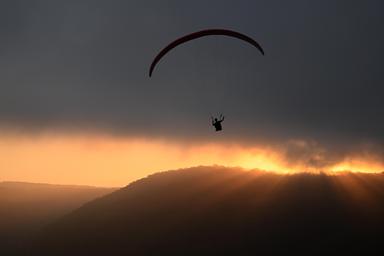 Muore un giovane nel tentativo di entrare a Ceuta col parapendio