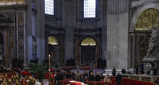 Ratzinger: oggi 70mila fedeli, oltre 135 mila in due giorni