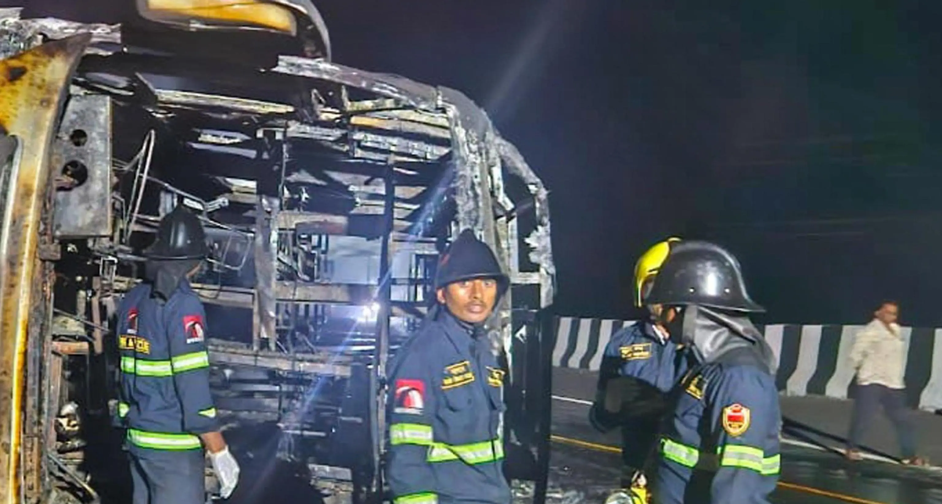 India: autobus in fiamme, otto morti e oltre 20 feriti