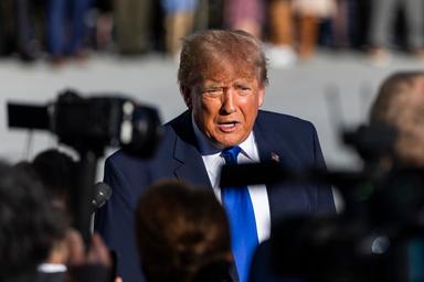 Trump insiste, 'devo decidere se fare un accordo con l'Iran o annientarlo'