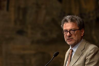 Giorgetti, deficit sotto il 3% nel 2026, sale al 3,5% nel 2027