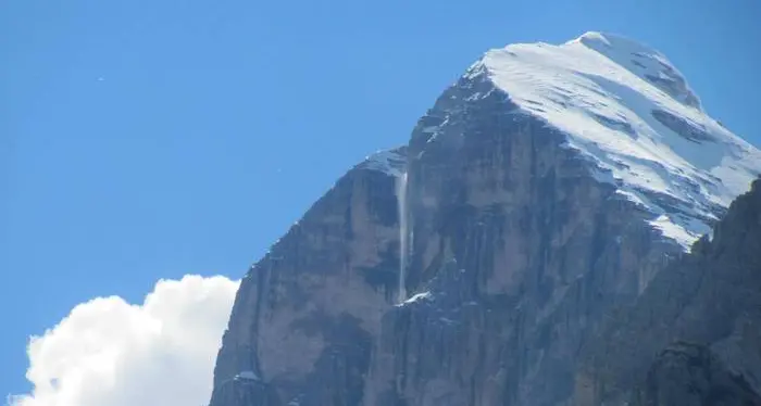 Precipita mentre scala in free solo la Tofana di Rozes: muore Diego Zanesco, guida alpina della Badia