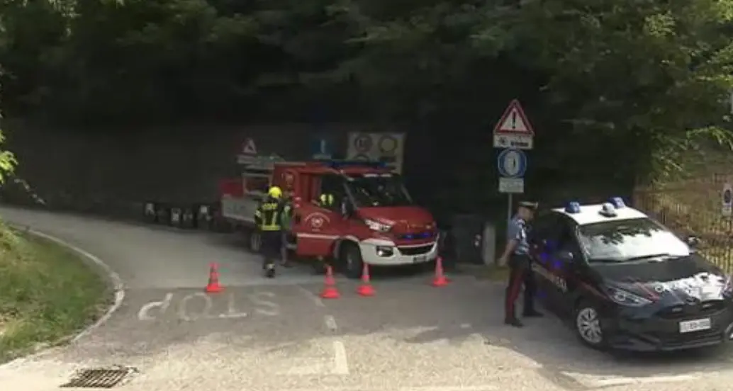Camion esce di strada a Laives: conducente lievemente ferito