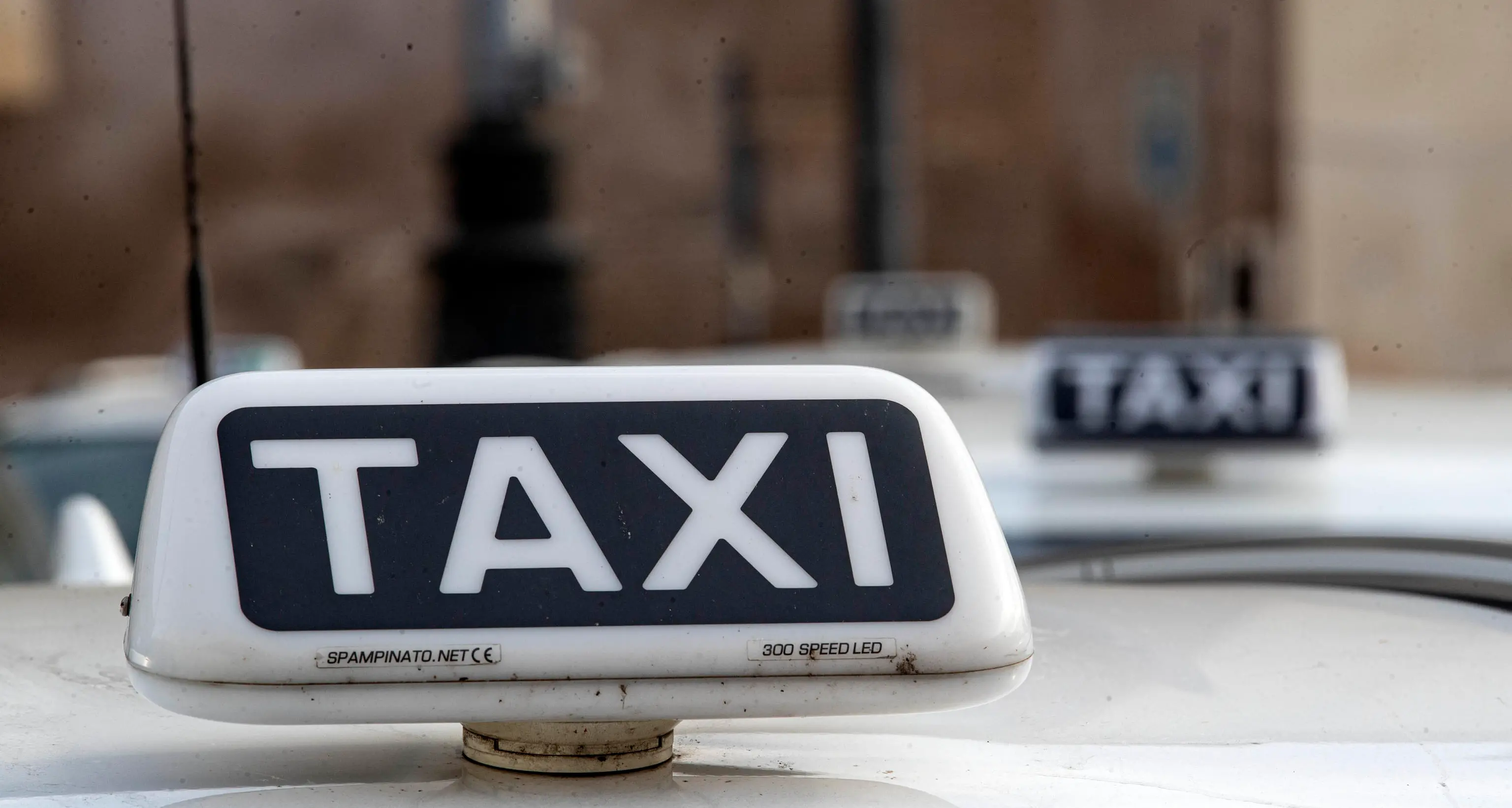 Bolzano, tassista sventa la rapina