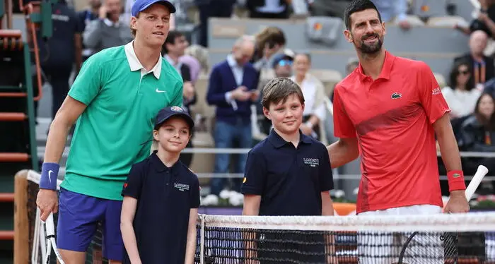 Sinner in campo contro Djokovic per la finale al Roland Garros. Tomba: «Lui e Brignone eredi del mio mito»