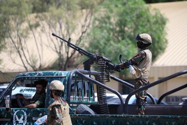 Houthi, 'colpita una base militare saudita con missili balistici e droni'