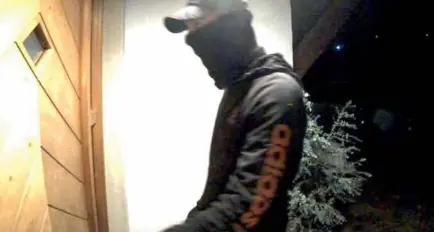 «Chiusa in casa con un bimbo di 3 mesi mentre i ladri rovistano per la casa»