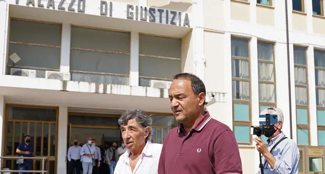 Riace: giudice, Lucano ha strumentalizzato accoglienza