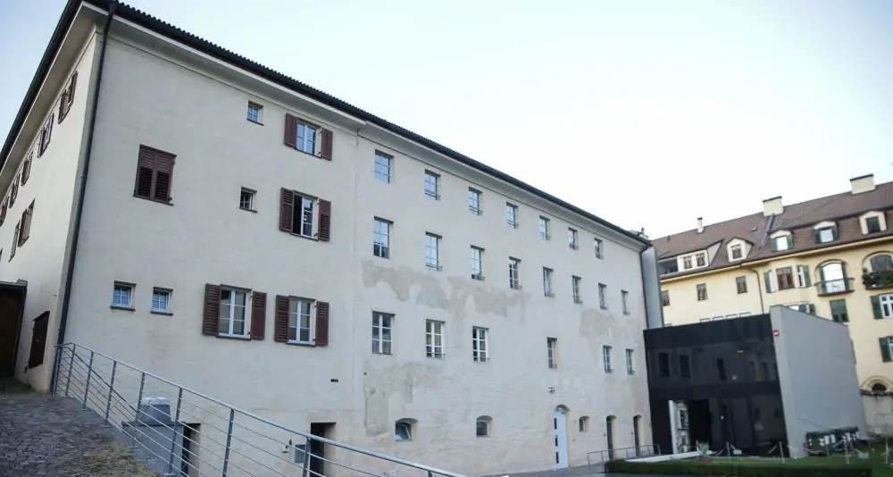 Bolzano, c’è anche una scuola tra le “vittime” della falda