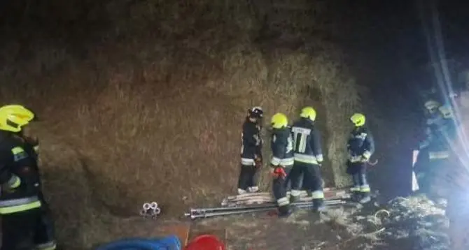Ancora un incendio a Prato allo Stelvio: a fuoco nella notte un magazzino agricolo