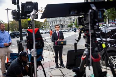 Il pool tv della Casa Bianca non seguirà Trump dopo il bando alla Cnn