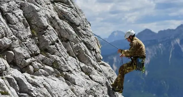 Il senatore Luigi Spagnolli: «Così hanno declassato il comando delle truppe Alpine”