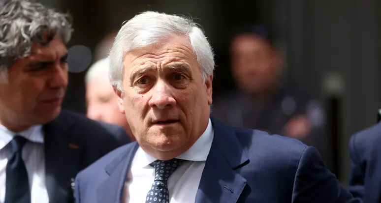 Il voto in Austria divide il governo italiano. Tajani: «Isolare rigurgiti neonazisti, escludere Fpö». Salvini: «Bellissimo risultato per i nostri alleati»