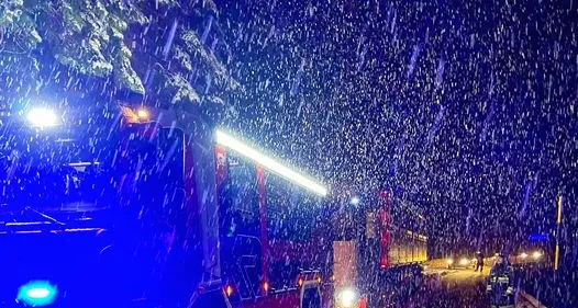 Nevicata nella notte in Alto Adige. Code di tir al Brennero