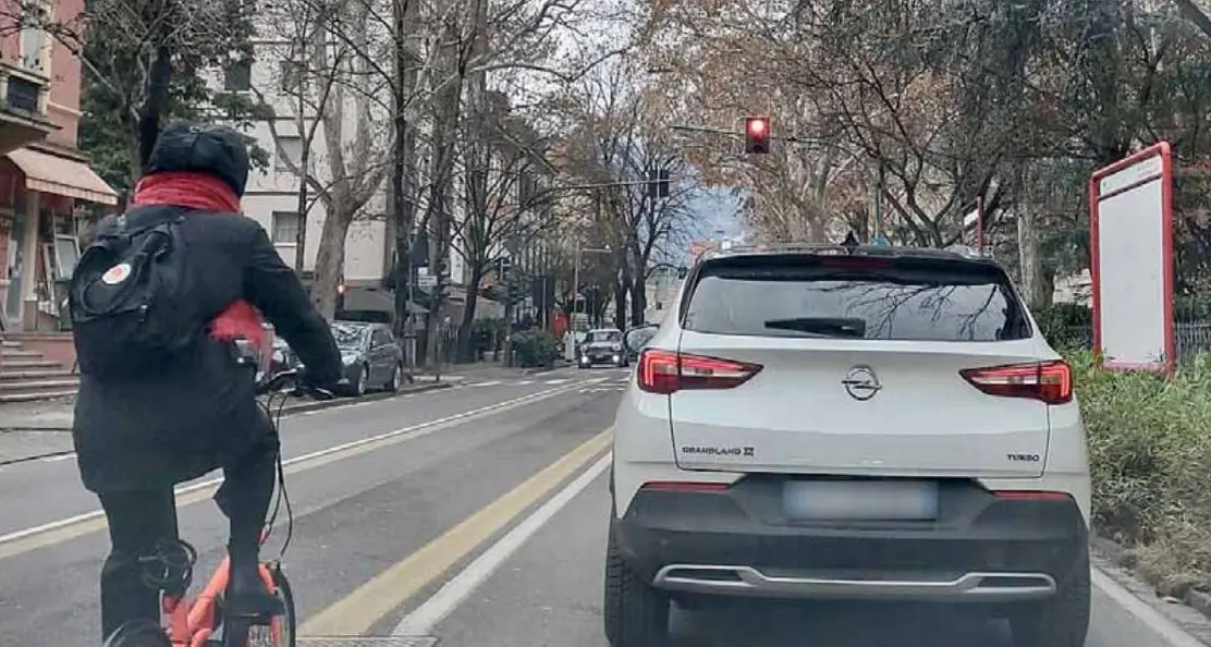 Bolzano, in dodicimila passano col rosso: nel 2022 quasi 78 mila multe