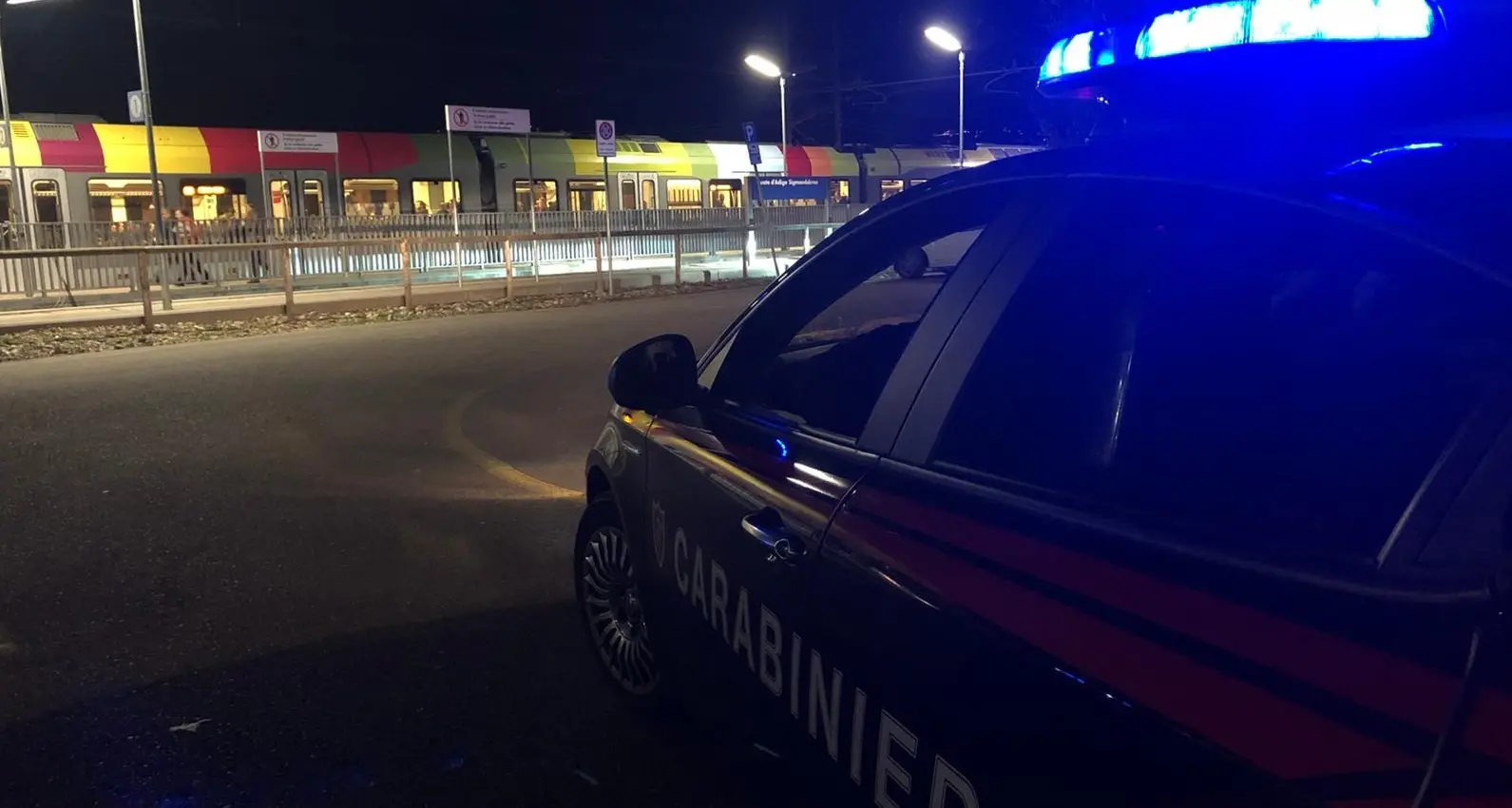Lanciarono sassi contro il treno: denunciato un 20enne di Laces