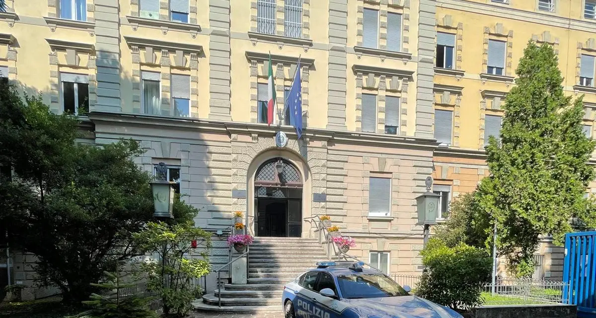 Deve scontare più di un anno per truffa, addetto alla sicurezza di un negozio arrestato a Bolzano