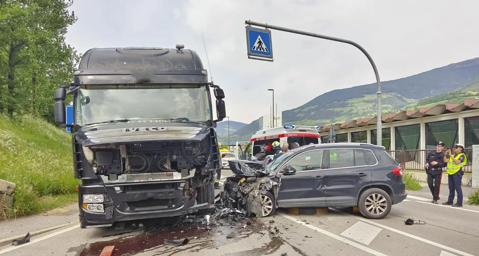 Scontro frontale tra un’auto e un Tir a Bressanone: un ferito grave