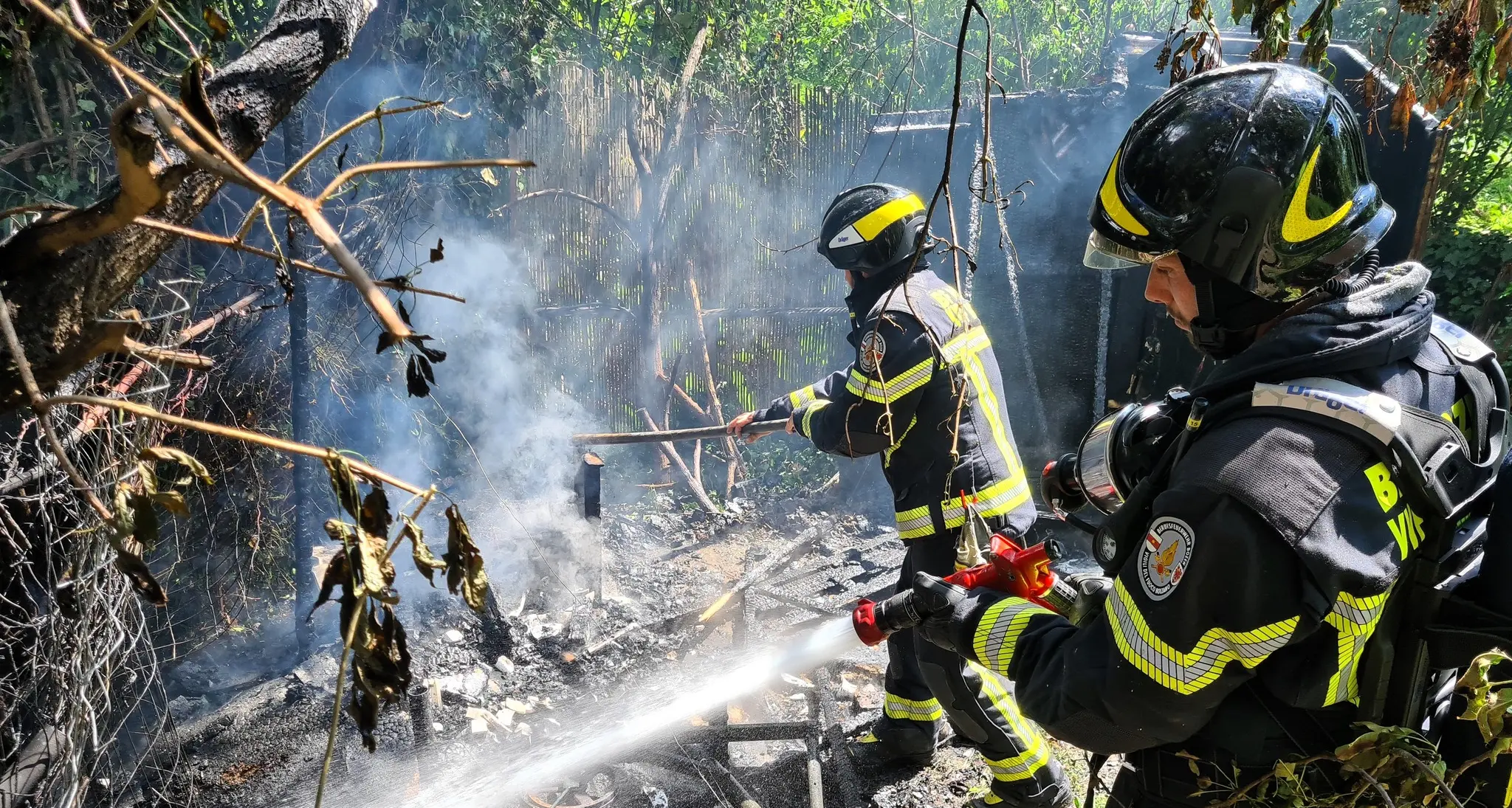 Distrutta dalle fiamme una baracca vicino ad un bunker a Bolzano sud
