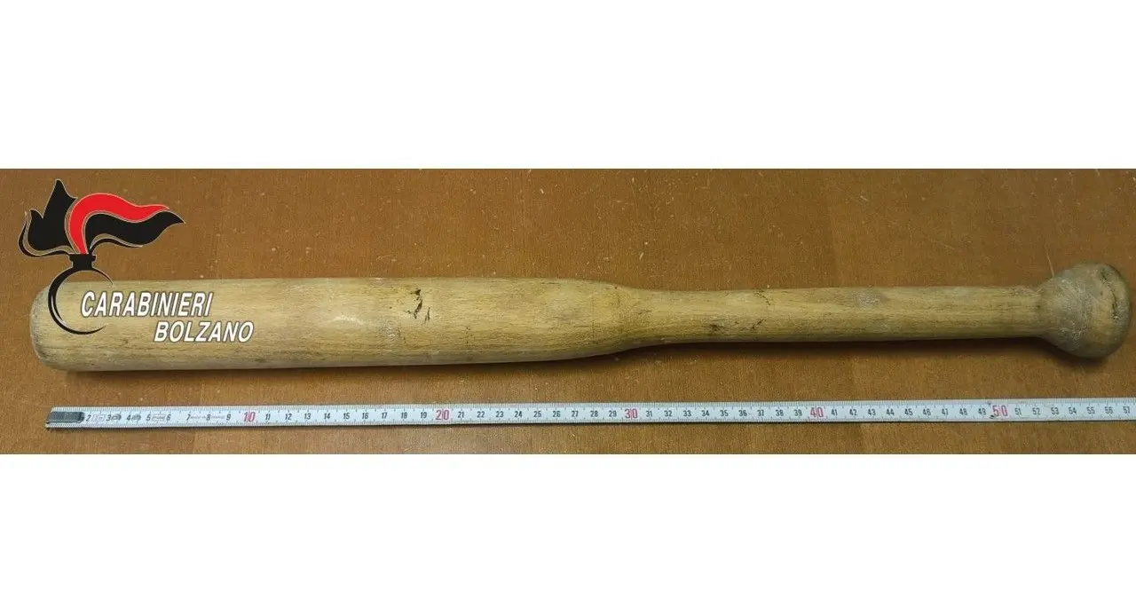 Rio di Pusteria, mazza da baseball nascosta in auto: denunciato 33enne