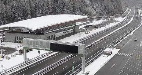 Nevicate modeste in Alto Adige a quote medio-basse, imbiancata l’A22 al Brennero